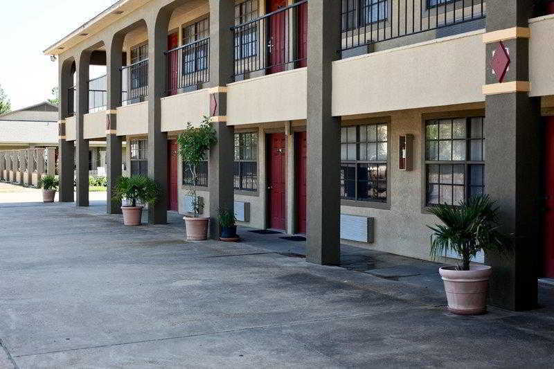 Best Western Delhi Inn Exterior foto