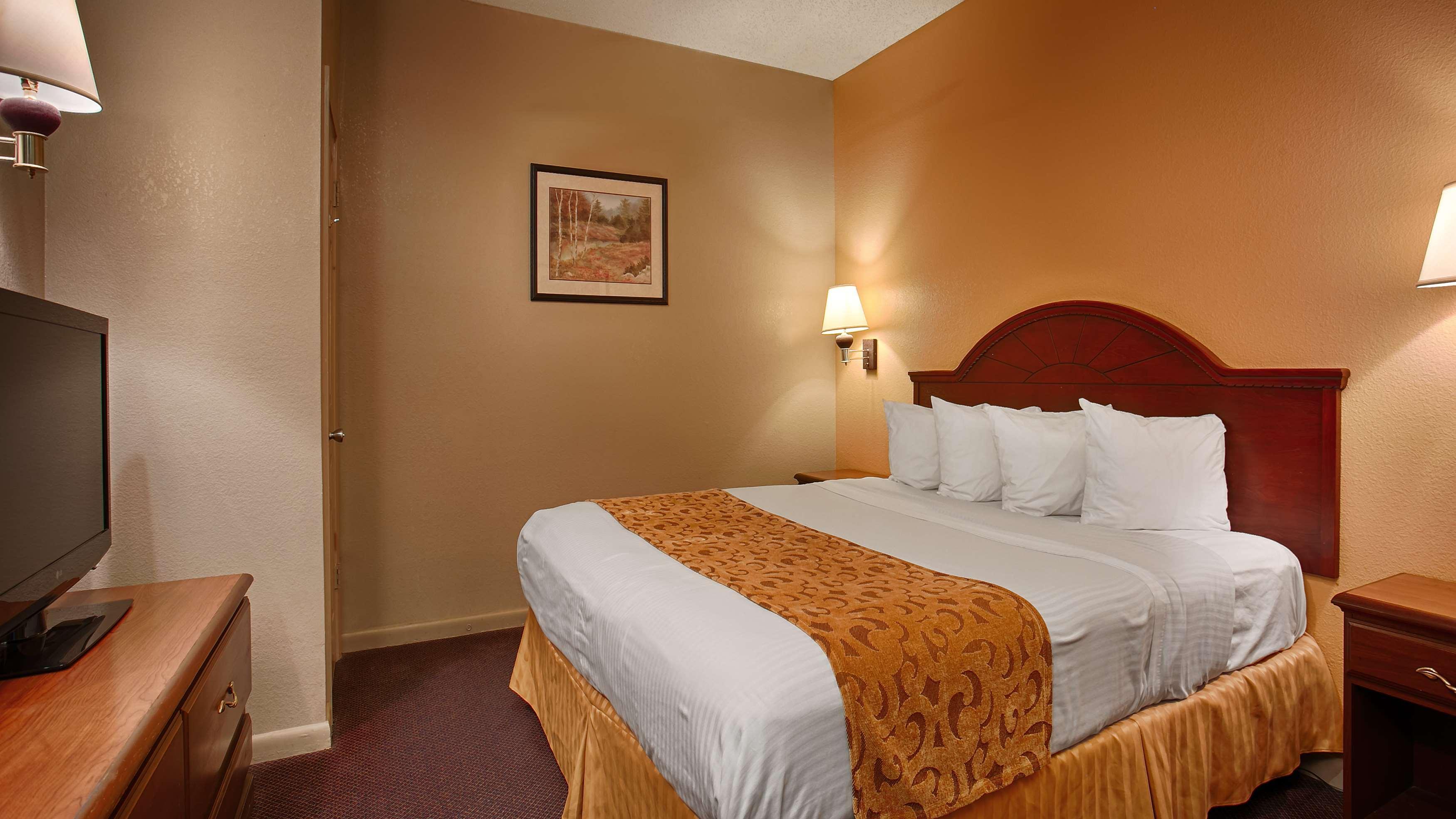 Best Western Delhi Inn Exterior foto