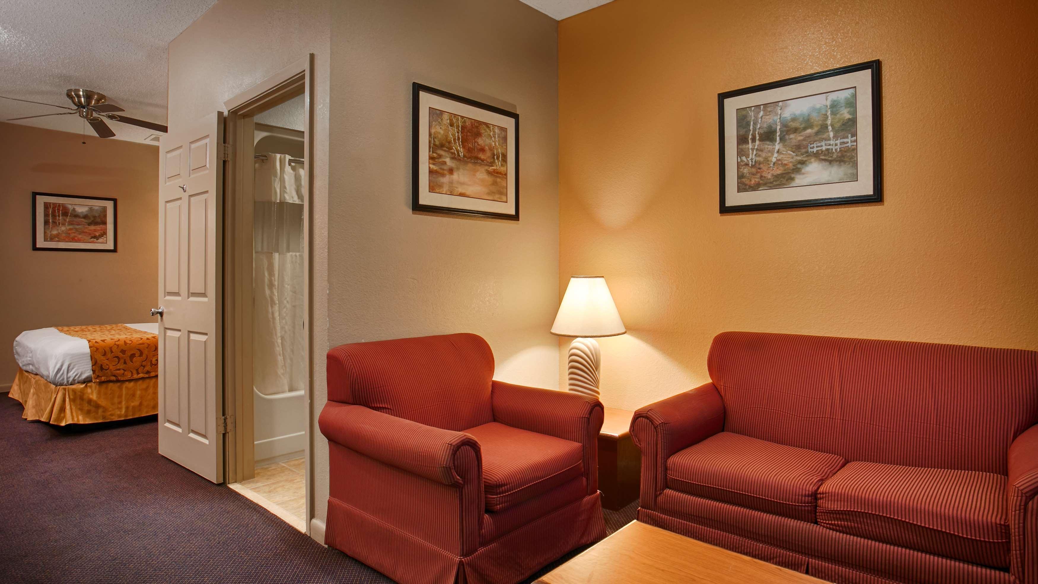 Best Western Delhi Inn Exterior foto