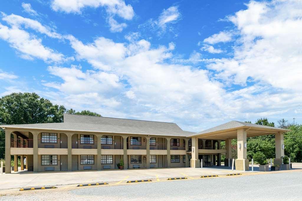 Best Western Delhi Inn Exterior foto